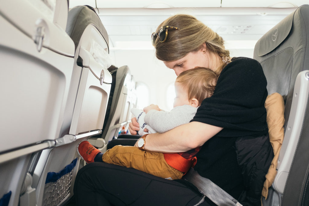 A single Parent’s Quide to Traveling for Christmas with Kids