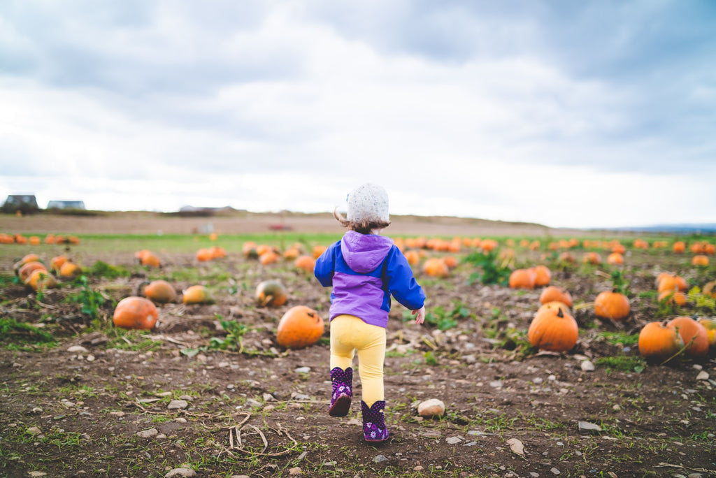 How to Dress Your Child in Autumn: Tips and Tricks